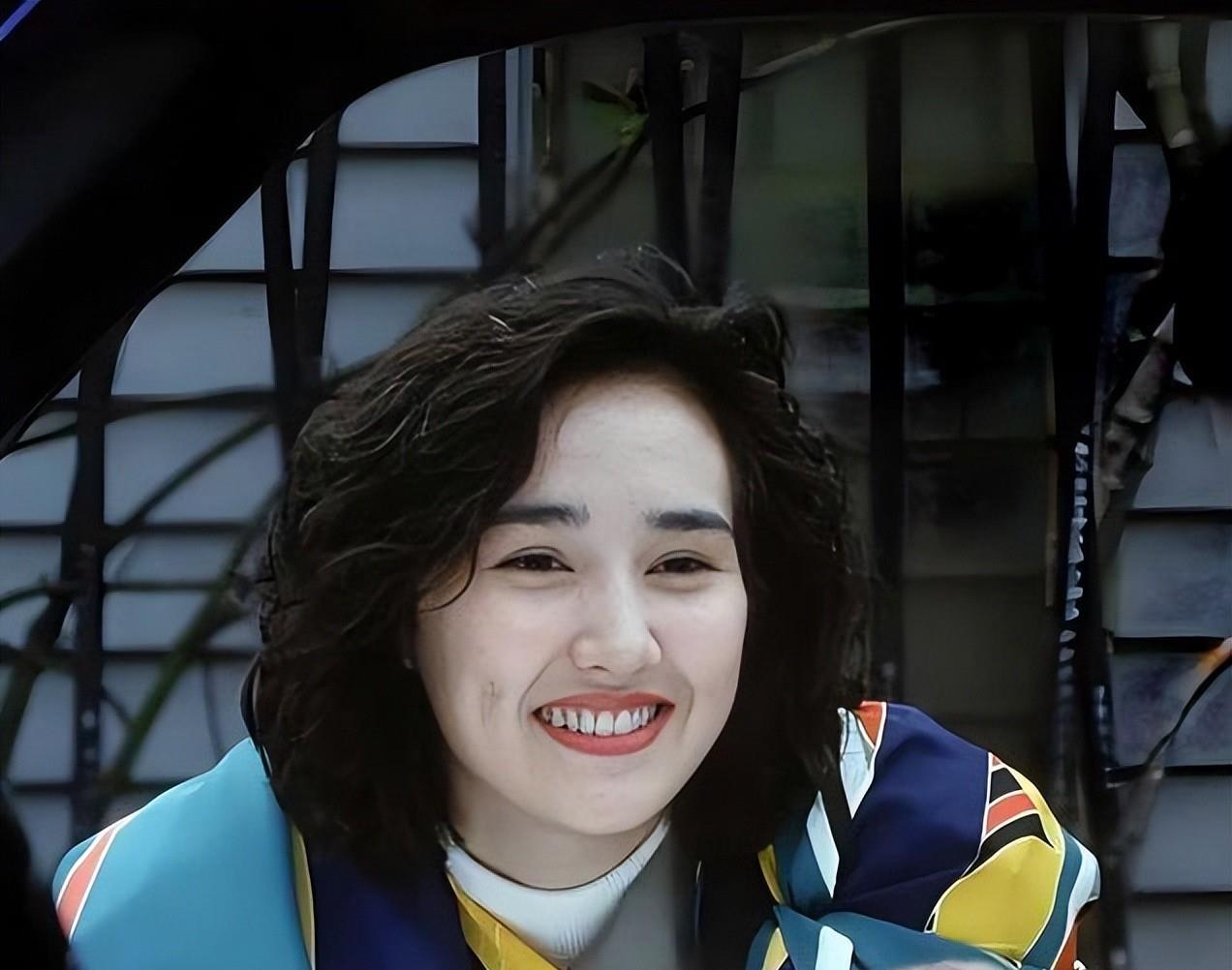 柏安妮30岁退出演艺圈,微笑化为经典!她为何在巅峰时选择隐退?