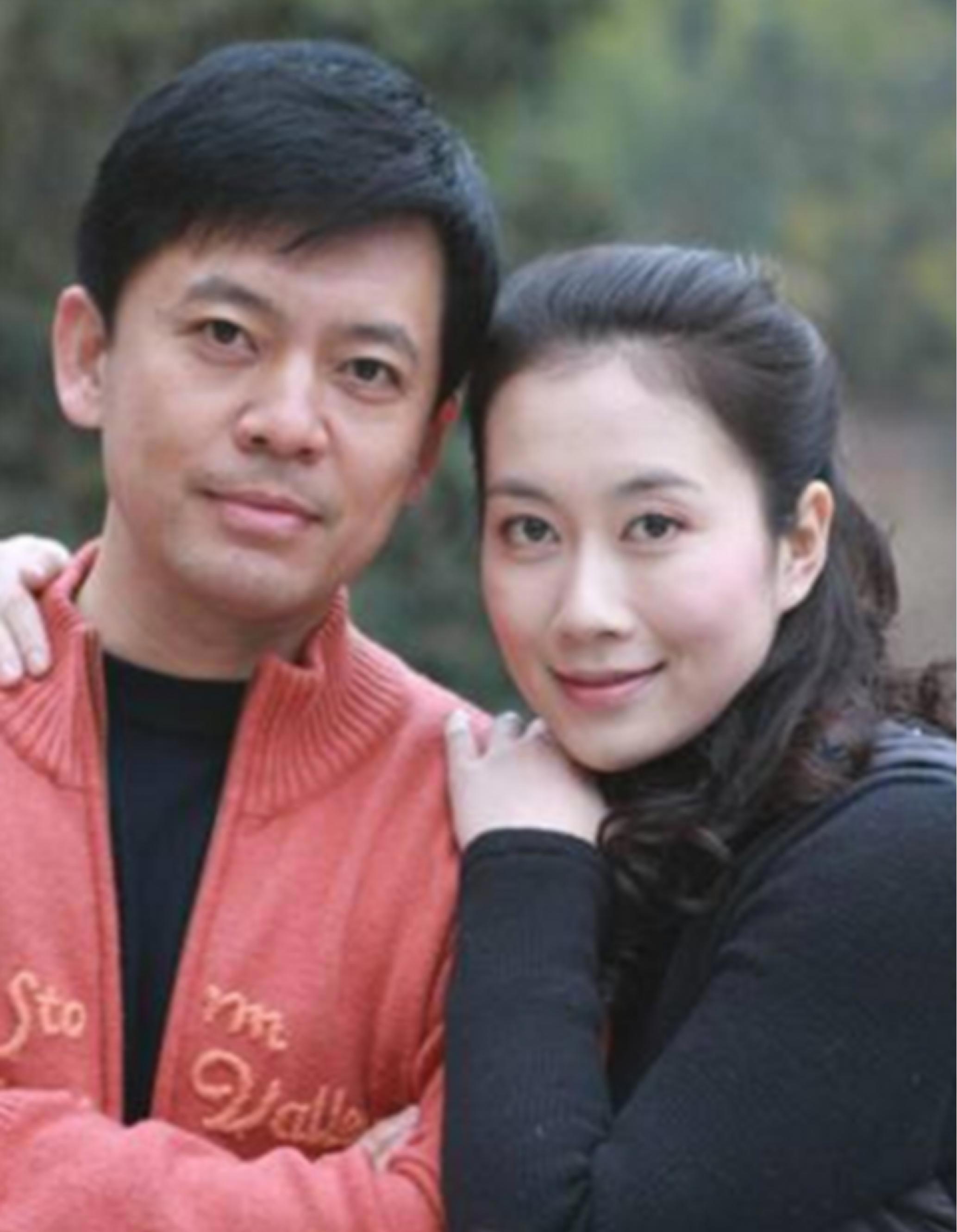 温峥嵘隐婚生子二十载辟谣老公非何政军与姚刚关系清白