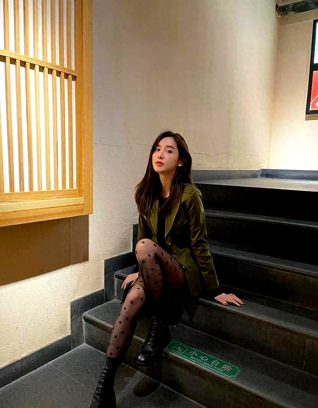 腾讯nba主持人美娜·黑丝美腿