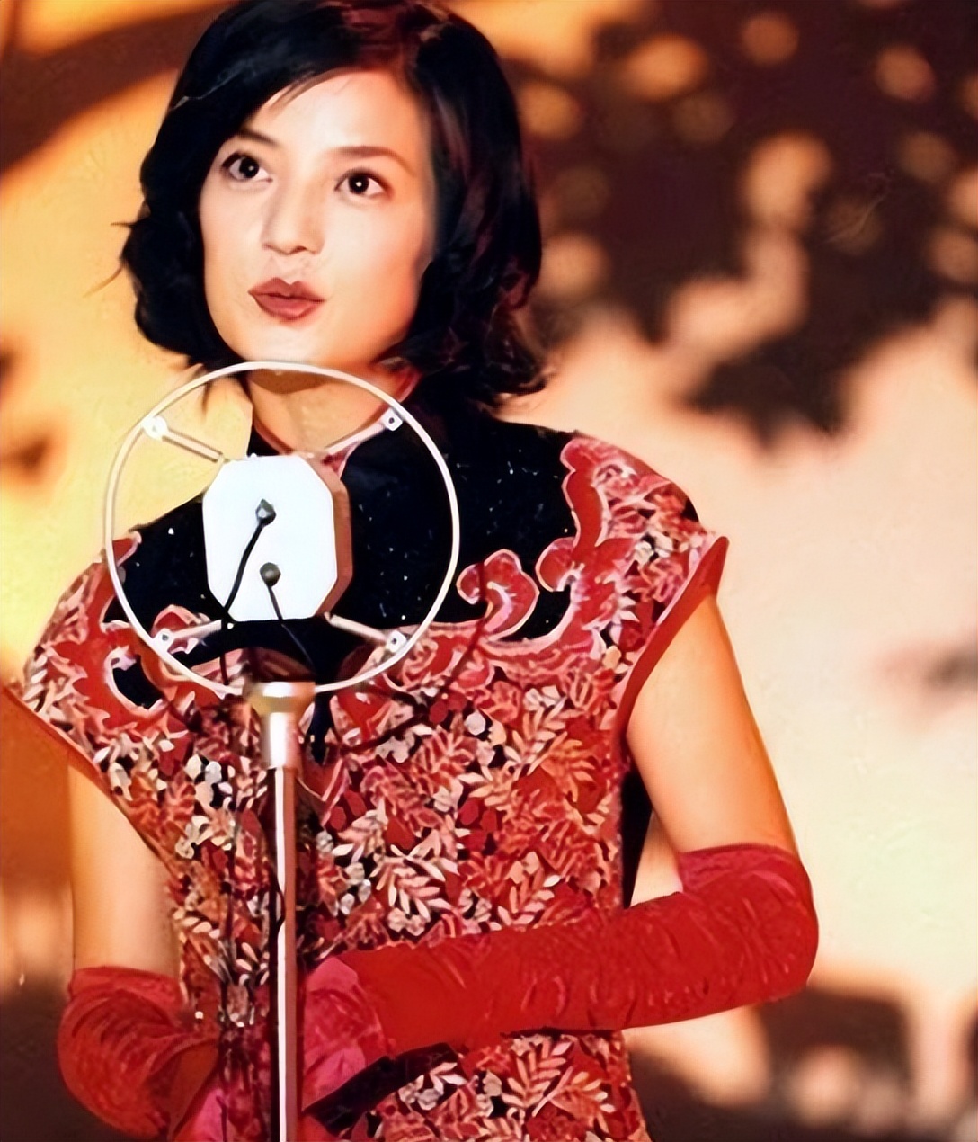 事业没了,婚也离了!49岁赵薇再曝近况