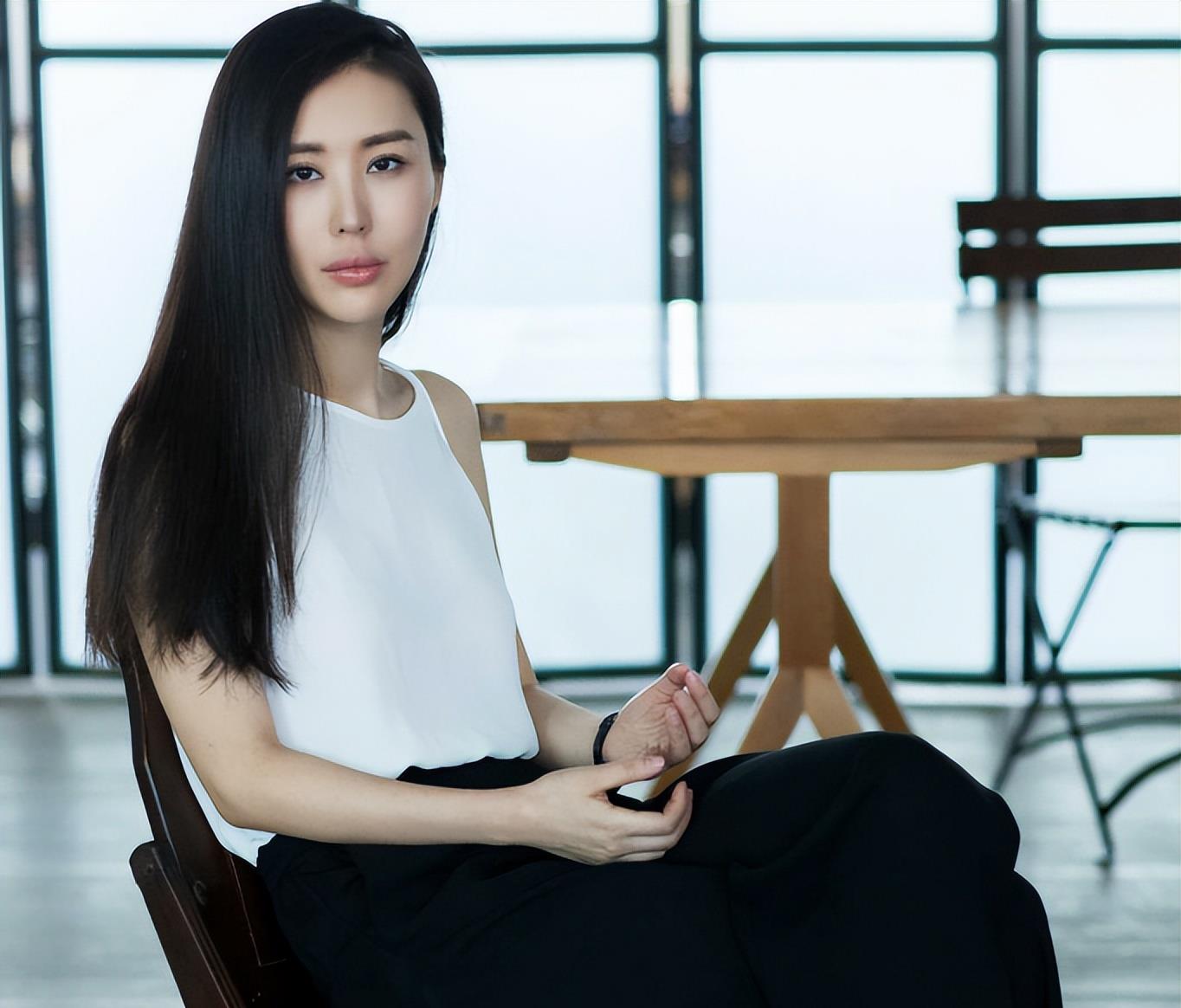 一则动态揭示了43岁田朴珺的"真实境遇",她终于不再"纠结"了