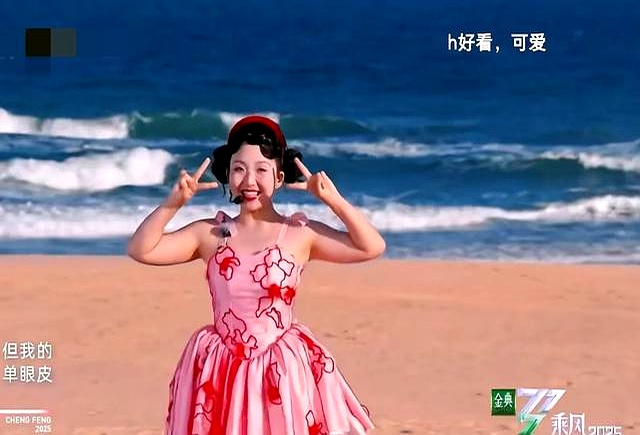 浪姐舞台上辣目洋子吊带热舞,脱衣变装超炫,愿女孩们自信如初