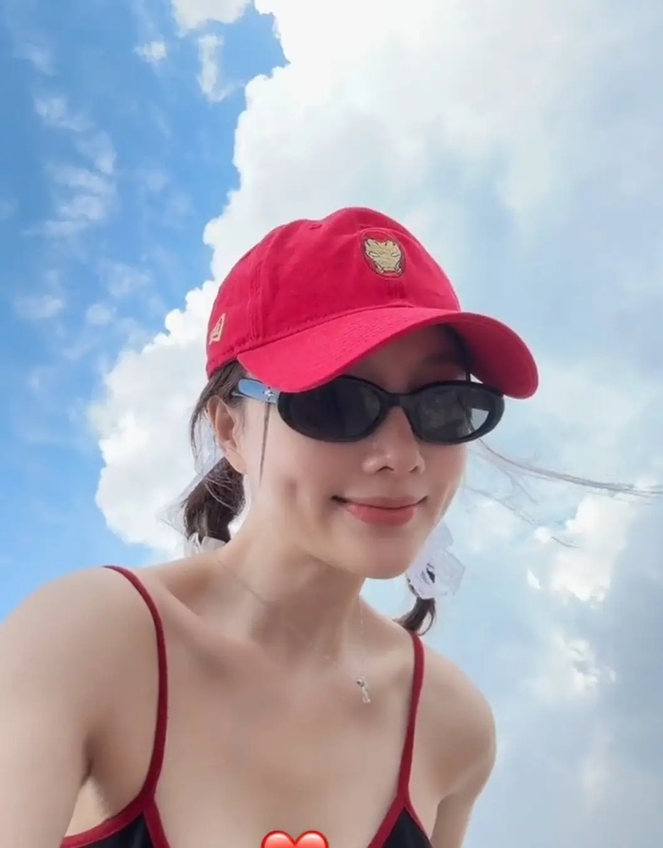 李小璐清凉穿搭亮相,少女感十足