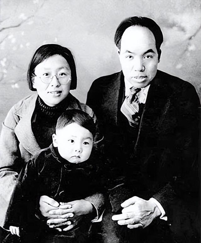 1990年毛远志病逝,丈夫整理遗物时发现两封信件,打开后让人泪目