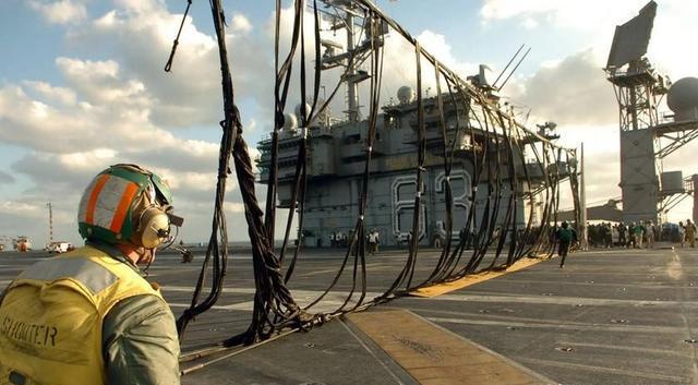 一根绳子就要1000万,航母上的阻拦索到底有什么用?它为何这么贵