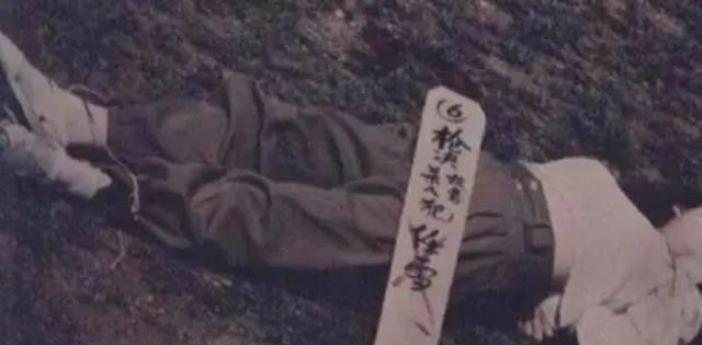 1993年,"最美死刑犯"任雪穿着露脐装上路,被枪决前突然张开嘴