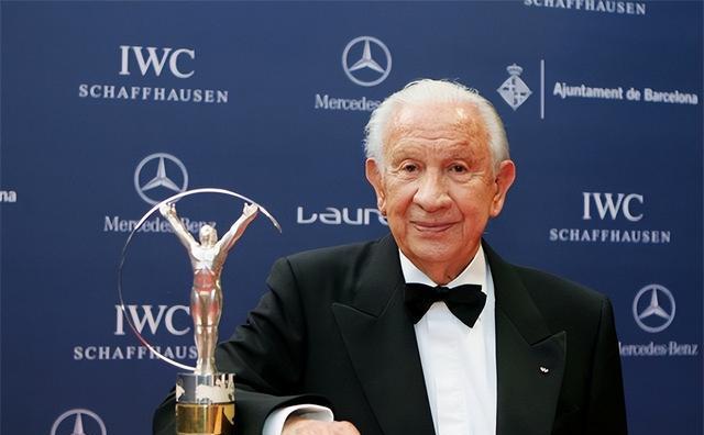 2000年奥运,80岁萨马兰奇匆匆离开,飞机上得知,68岁爱妻已去世