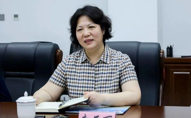 养情夫20位,最小的仅17岁,山西"色虎"李亚丽,不是一般的好色