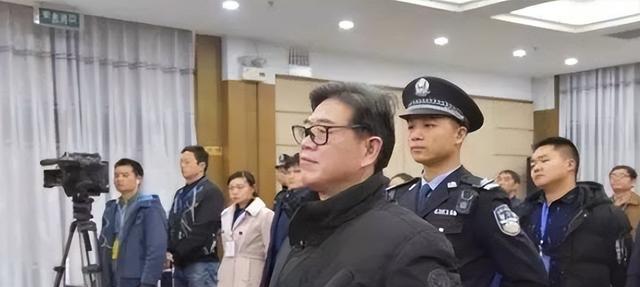 "四光"市委书记李亿龙:女保姆都不放过,自称"我是衣冠禽兽"