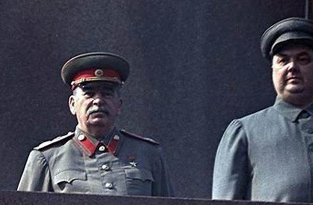 斯大林儿子瓦西里:开过飞机,当过司令,关过监狱,跪过赫鲁晓夫