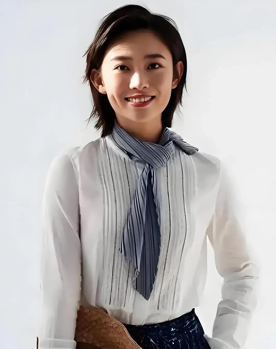 美丽的主持人李七月