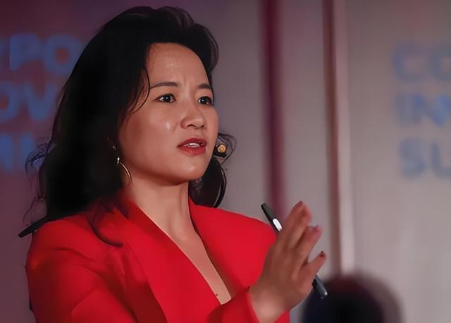 澳籍女间谍成蕾刑满被驱逐出境,澳外长亲自接机,总理高调欢迎