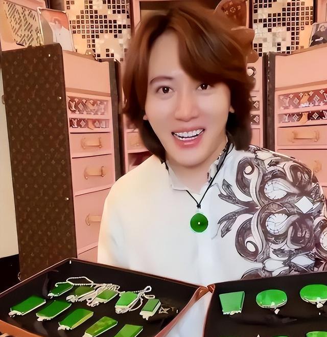 网红王红权星,鲍鱼家姐账号被封,知情者曝原因:炫富带坏风气