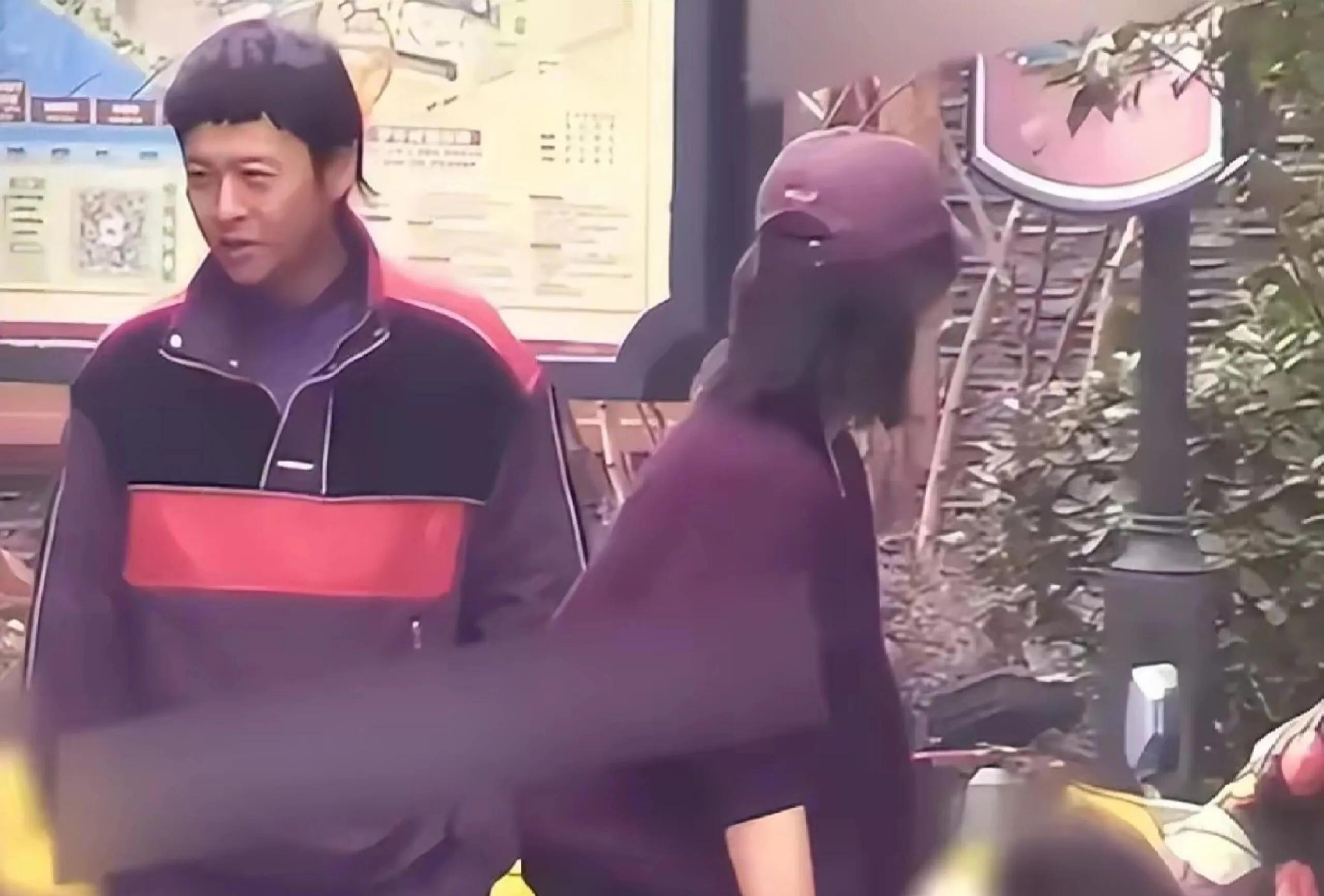 41岁白百何再婚嫁初恋和导演丈夫张思麟罕见带娃现身