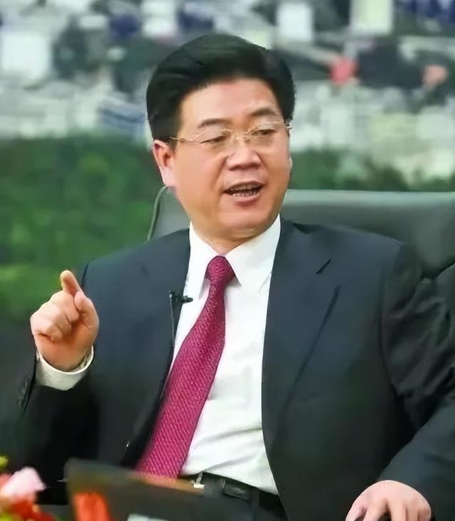 破格提拔情妇当区长,带全家敛财超千万,"色虎"李亿龙有多贪?