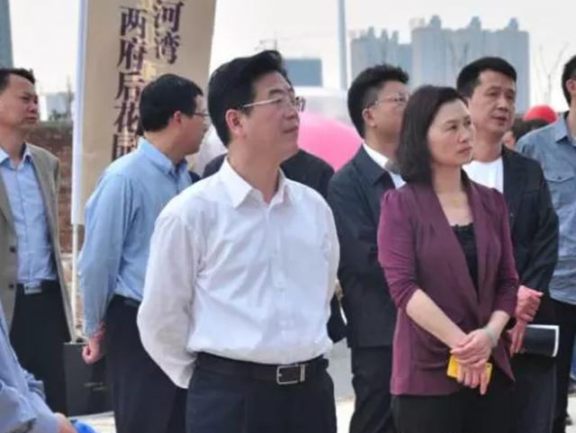 破格提拔情妇当区长,带全家敛财超千万,"色虎"李亿龙有多贪?