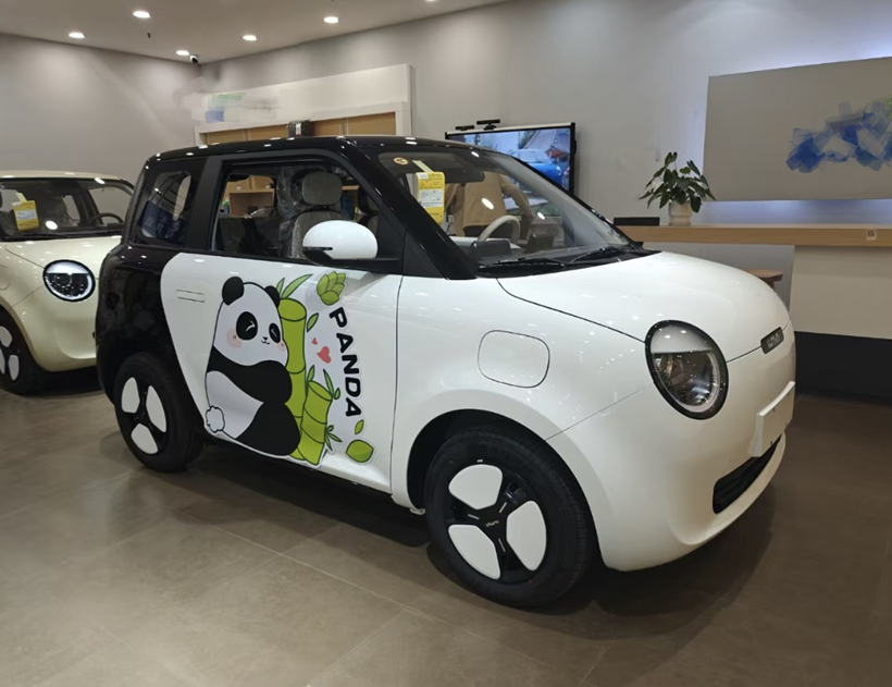 长安lumin萌宝版到店,自带熊猫拉花,续航301km,限量销售999台