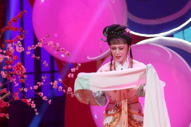 越剧名家单仰萍:曾被剧团劝退,丈夫被判刑后她如今怎样了?