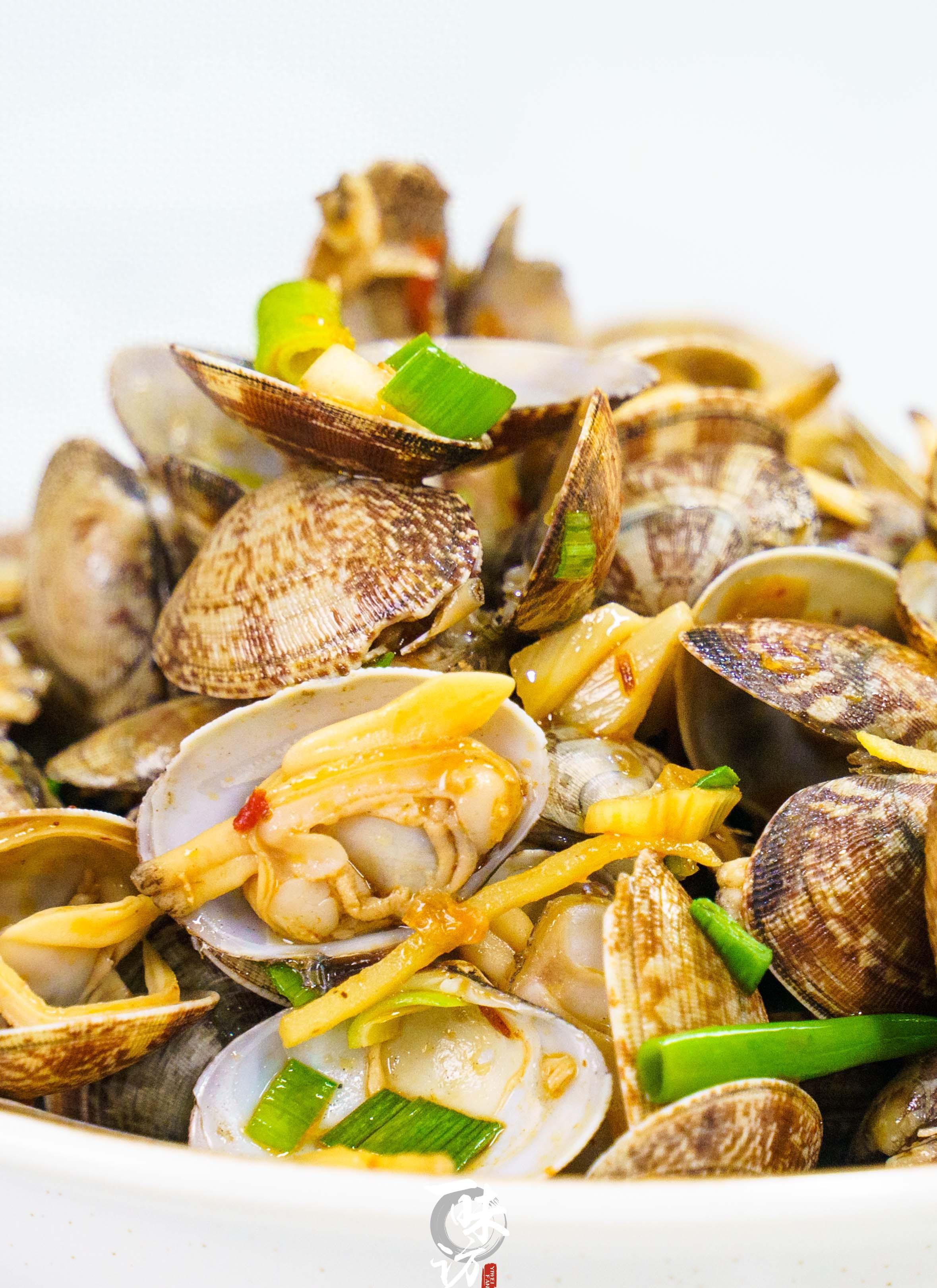 「夜宵之王」夜市摊炒花甲的详细教程,蒜香浓郁秒杀大排档!