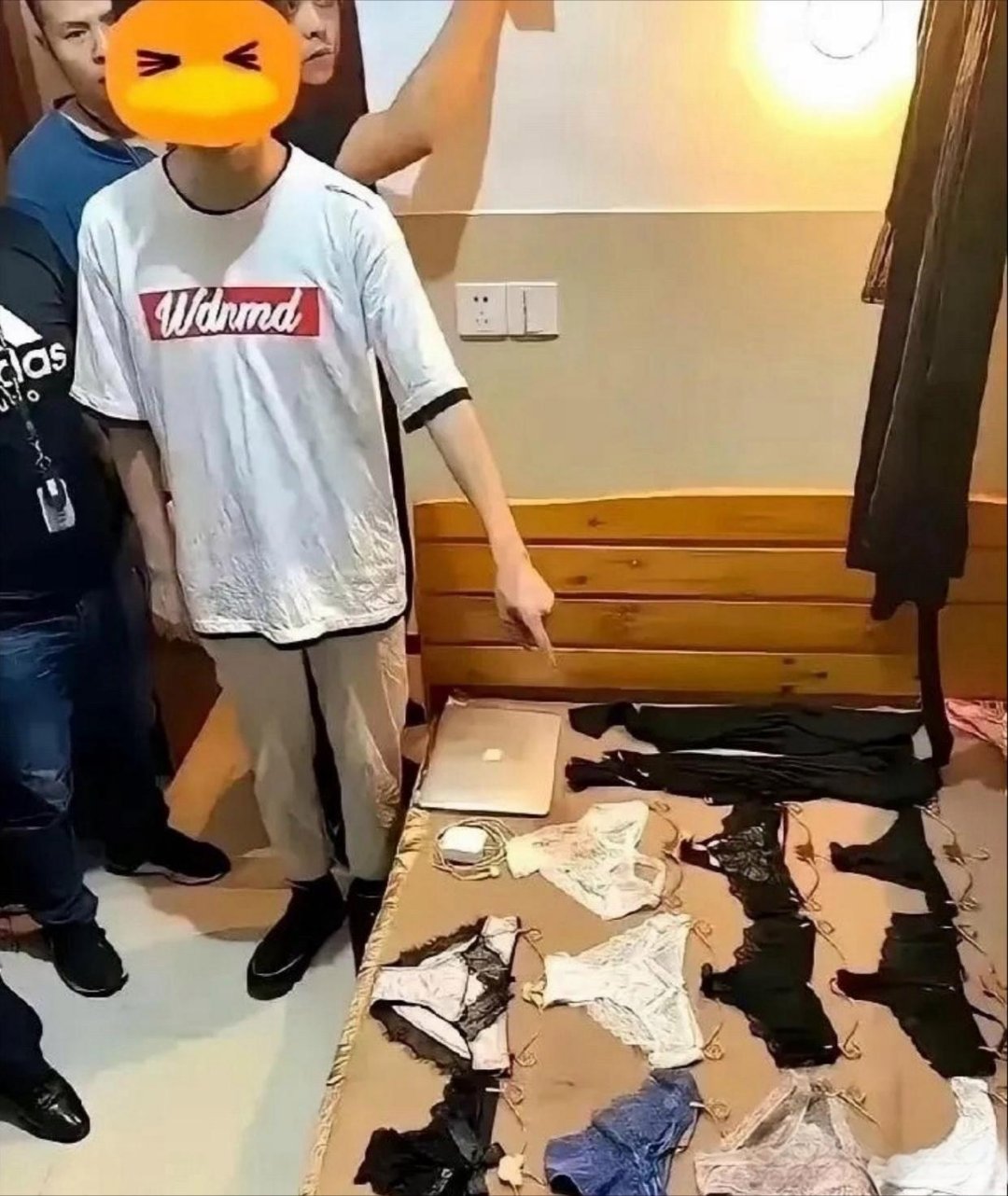 女大学生被偷15条内裤,洗澡连换洗的都没有,室友:真的难以开口