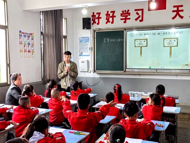 凯里三所小学联袂教研,教师合作促进教育资源共享
