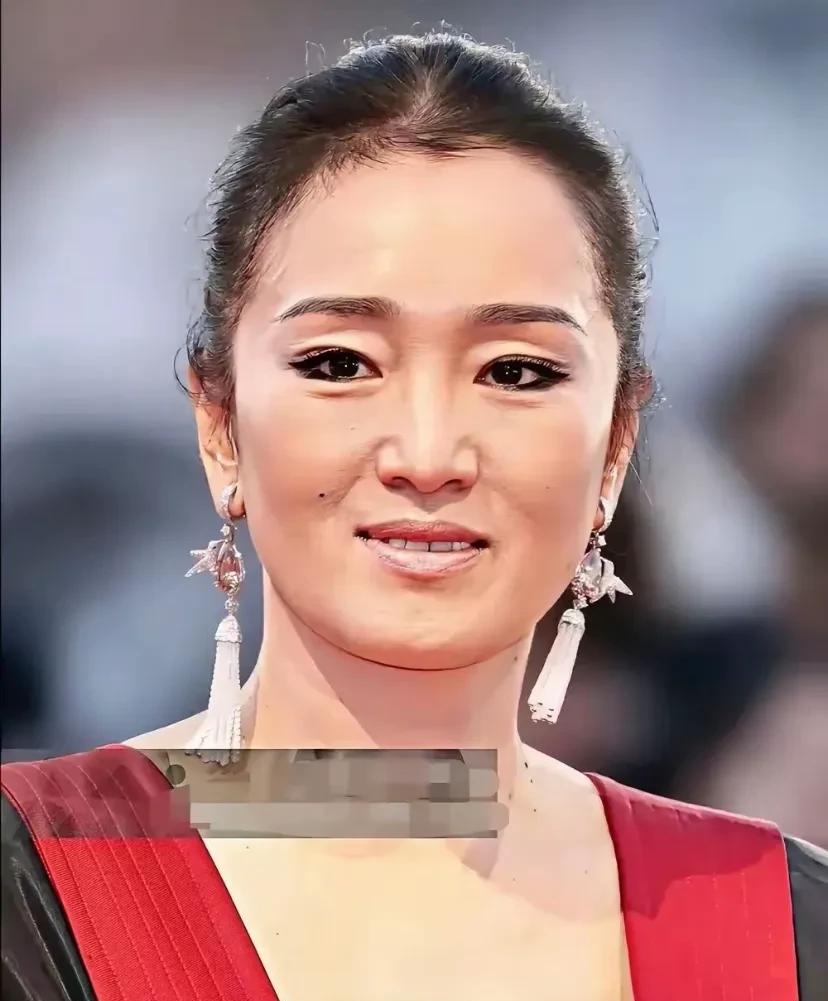 外国人镜头下60岁巩俐:霸气十足,但难掩岁月痕迹