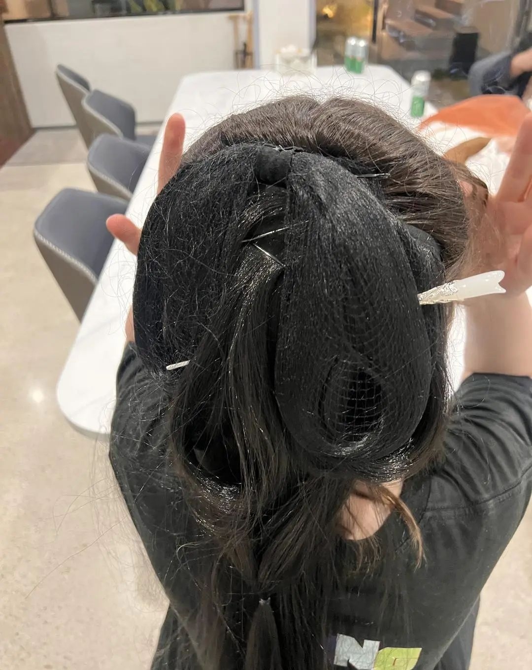 去年给网红做头发被欠了五千块要了仨月才拿到现在接活都学精了