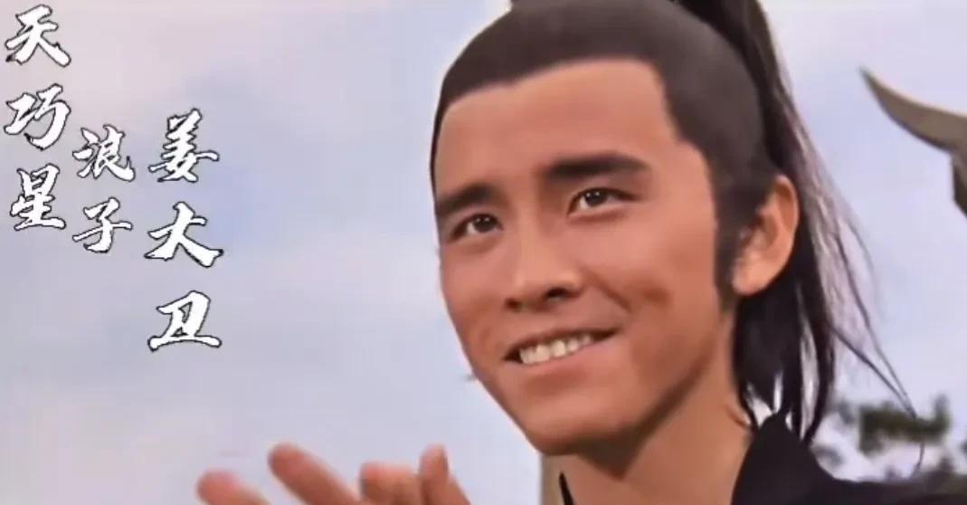 77岁姜大卫带全家出席晚宴,儿子长相绝了,太像他年轻时候