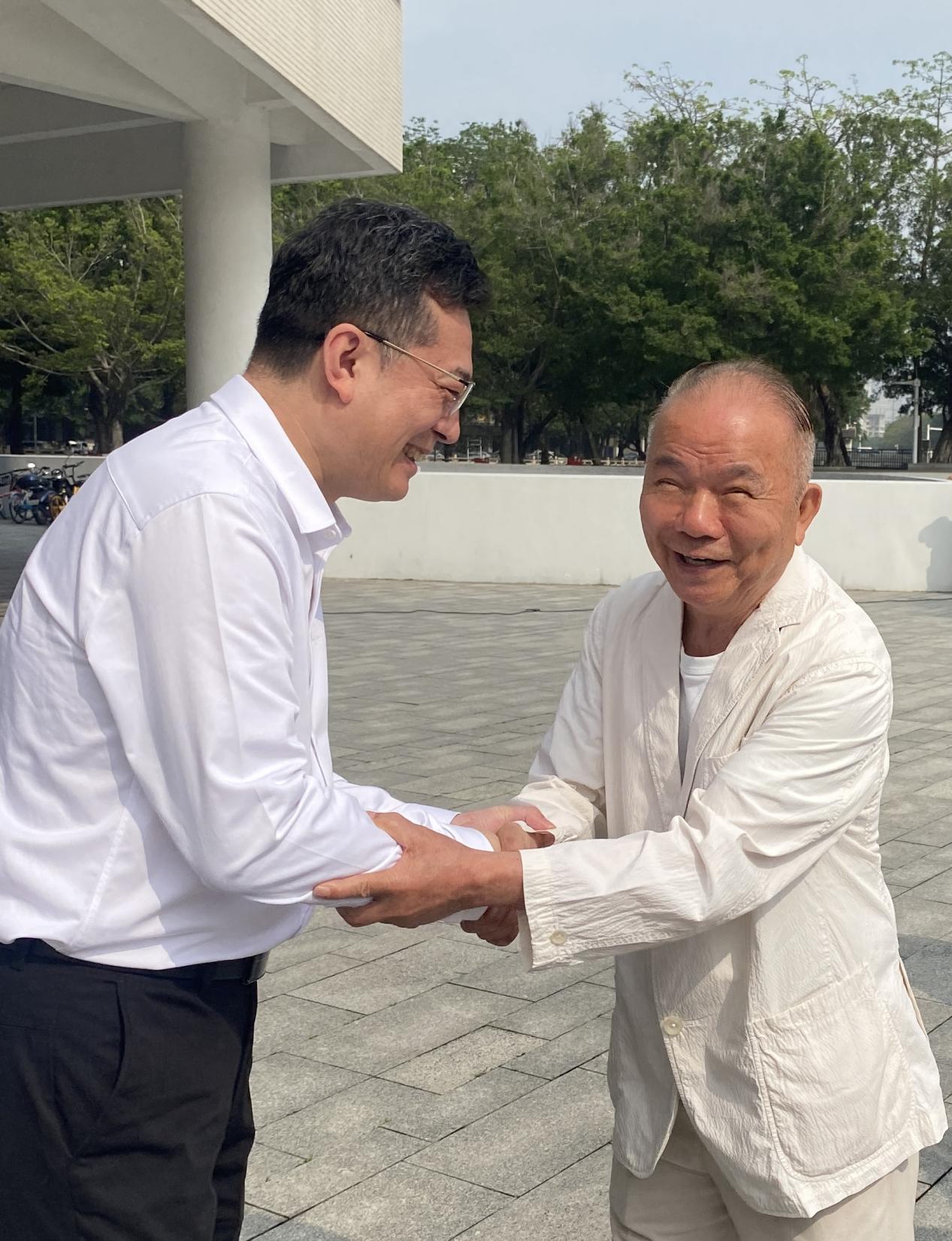 “财经大咖”乐为家乡培育英才——梁向荣先生荣任五邑大学名誉教授