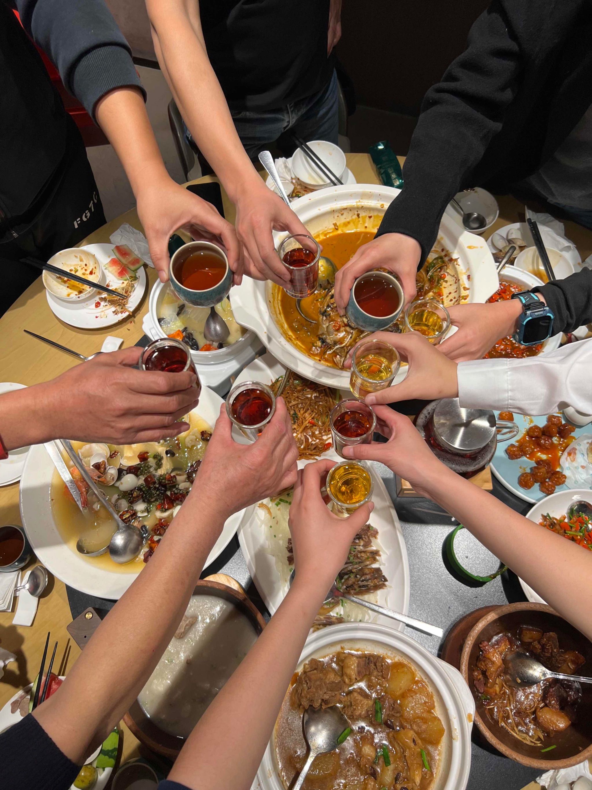 孙子和外孙一起出国,我每人给了20万,3年后,两人态度天壤之别