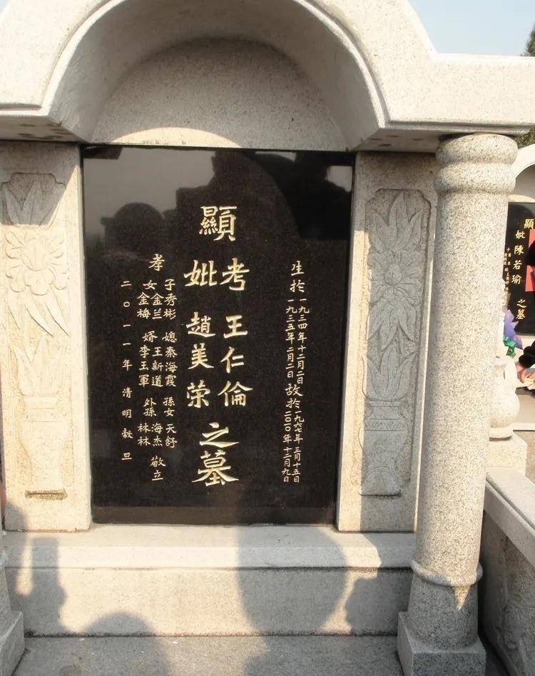 故事:江西一男子发现女员工酷似亡妻