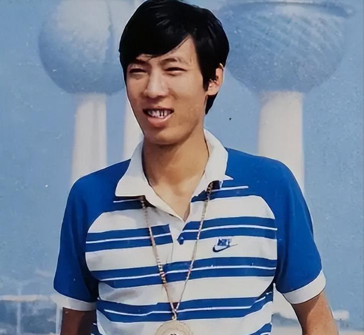 62岁跳高冠军朱建华现状:状态显老,家人定居美国,现居国内谋生