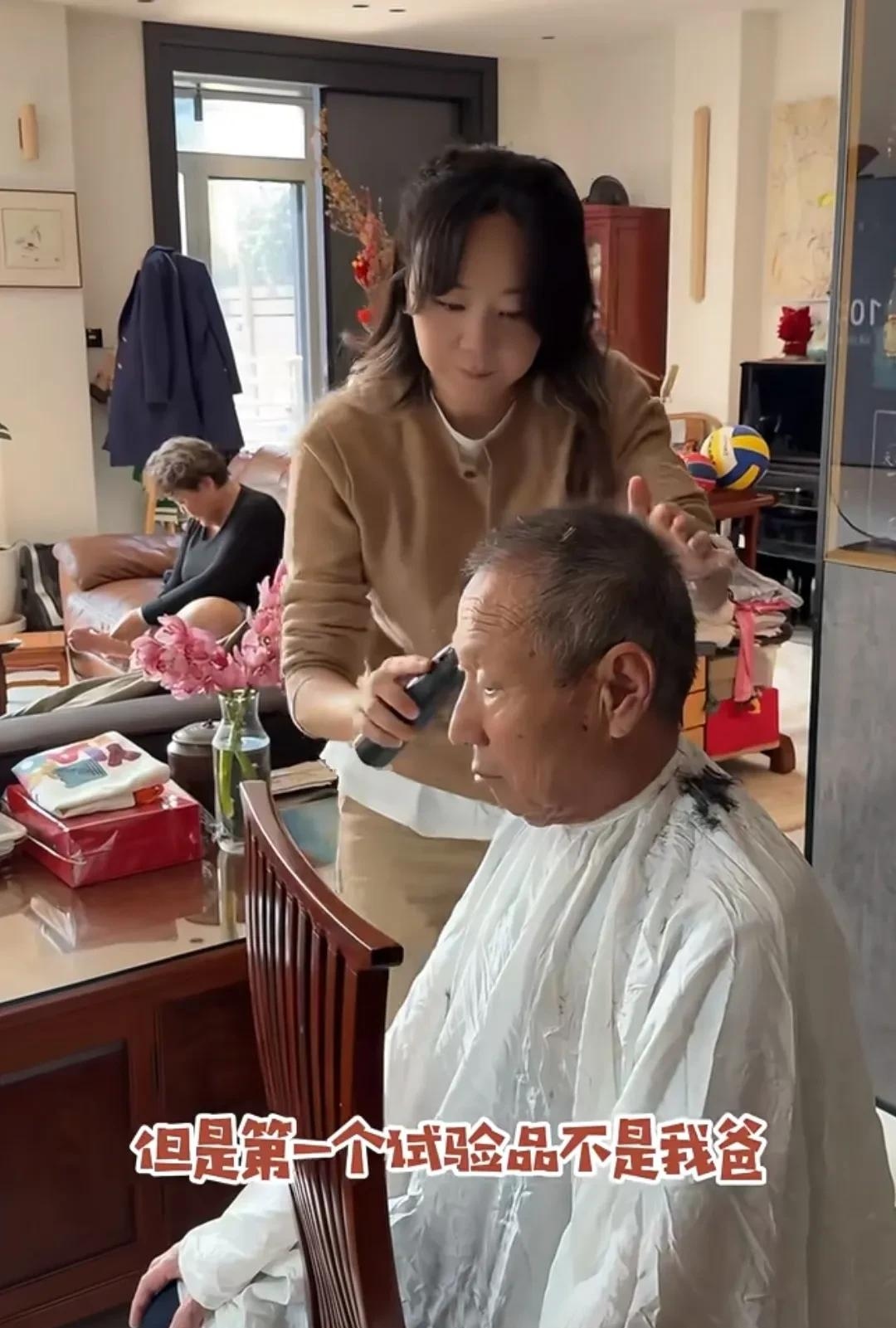 王一楠给老公剪头发家中大别墅曝光把花园当成菜园子接地气