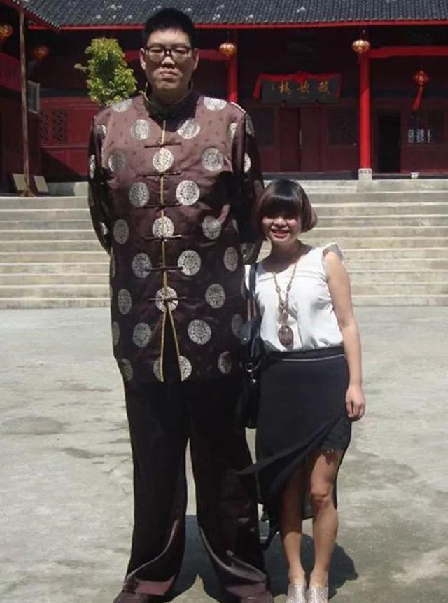 浙江巨人王同心:身高236米,一双鞋子68码,52岁仍单身