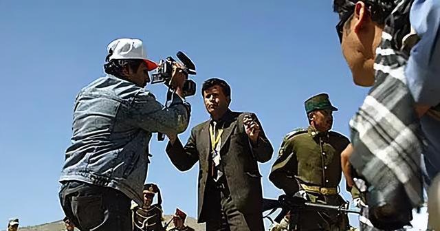 21年阿富汗现总统跑路,前总统却坚守喀布尔!卡尔扎伊,为啥不跑