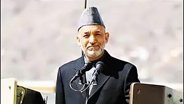 21年阿富汗现总统跑路,前总统却坚守喀布尔!卡尔扎伊,为啥不跑