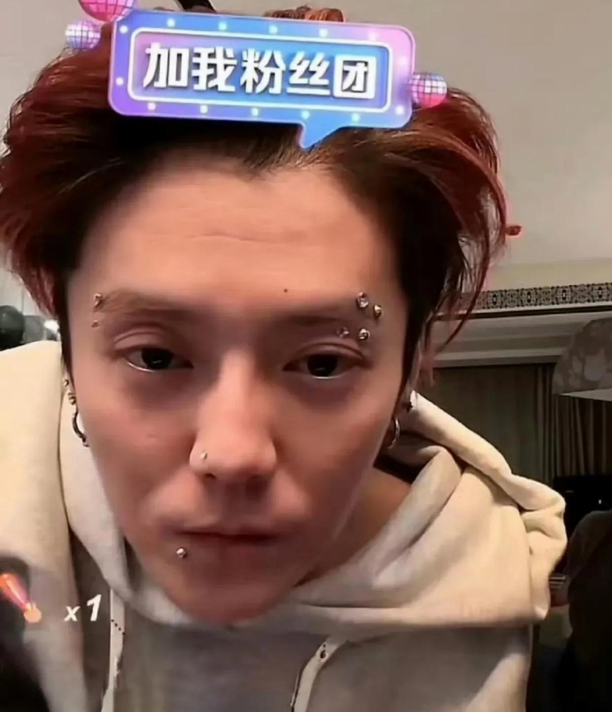 鹿晗凌晨直播素颜出镜很真实网友却吐槽颜值不如模仿者