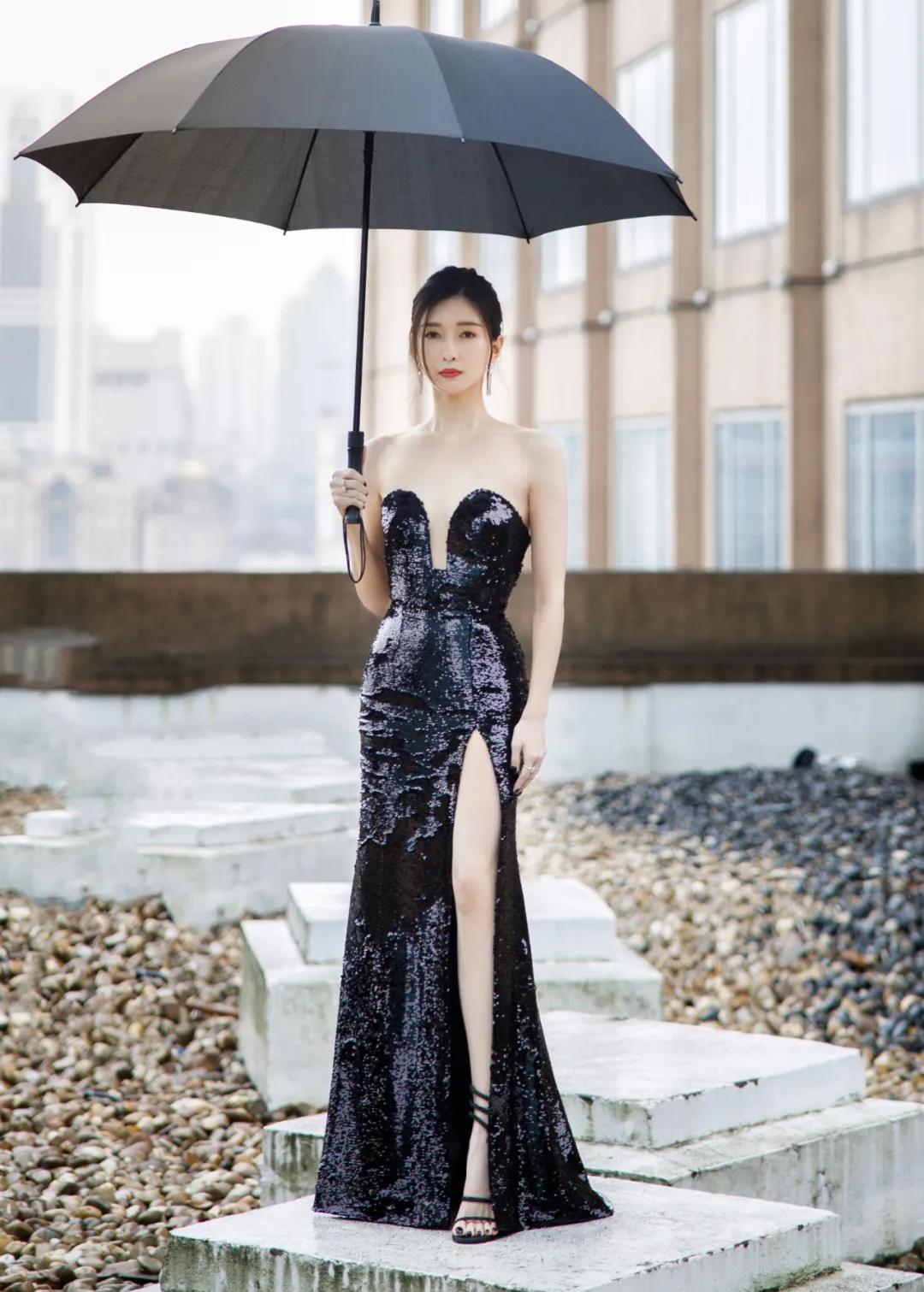 江疏影穿上黑色礼服就是不一般美腿实在太吸睛