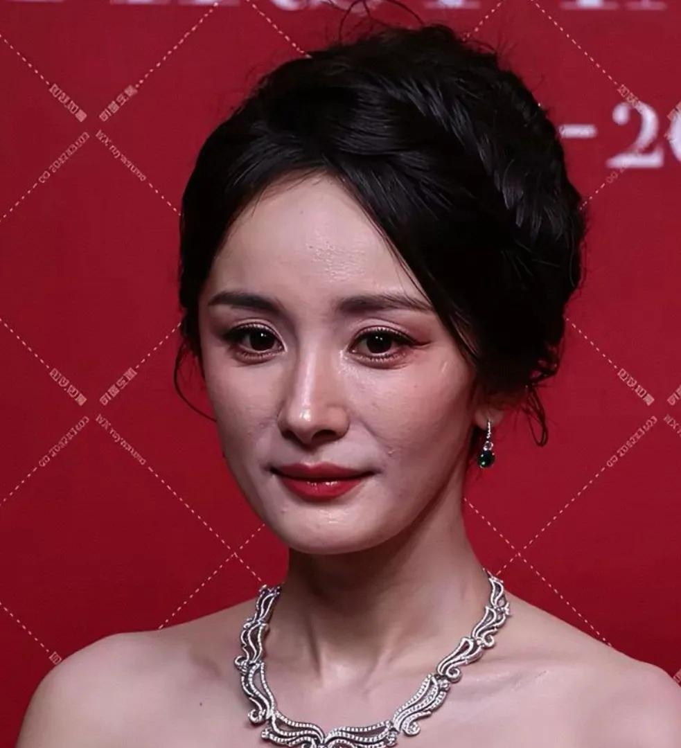 无滤镜后你哪位,杨幂老态尽显,任家萱发福油腻,金晨压根认不出