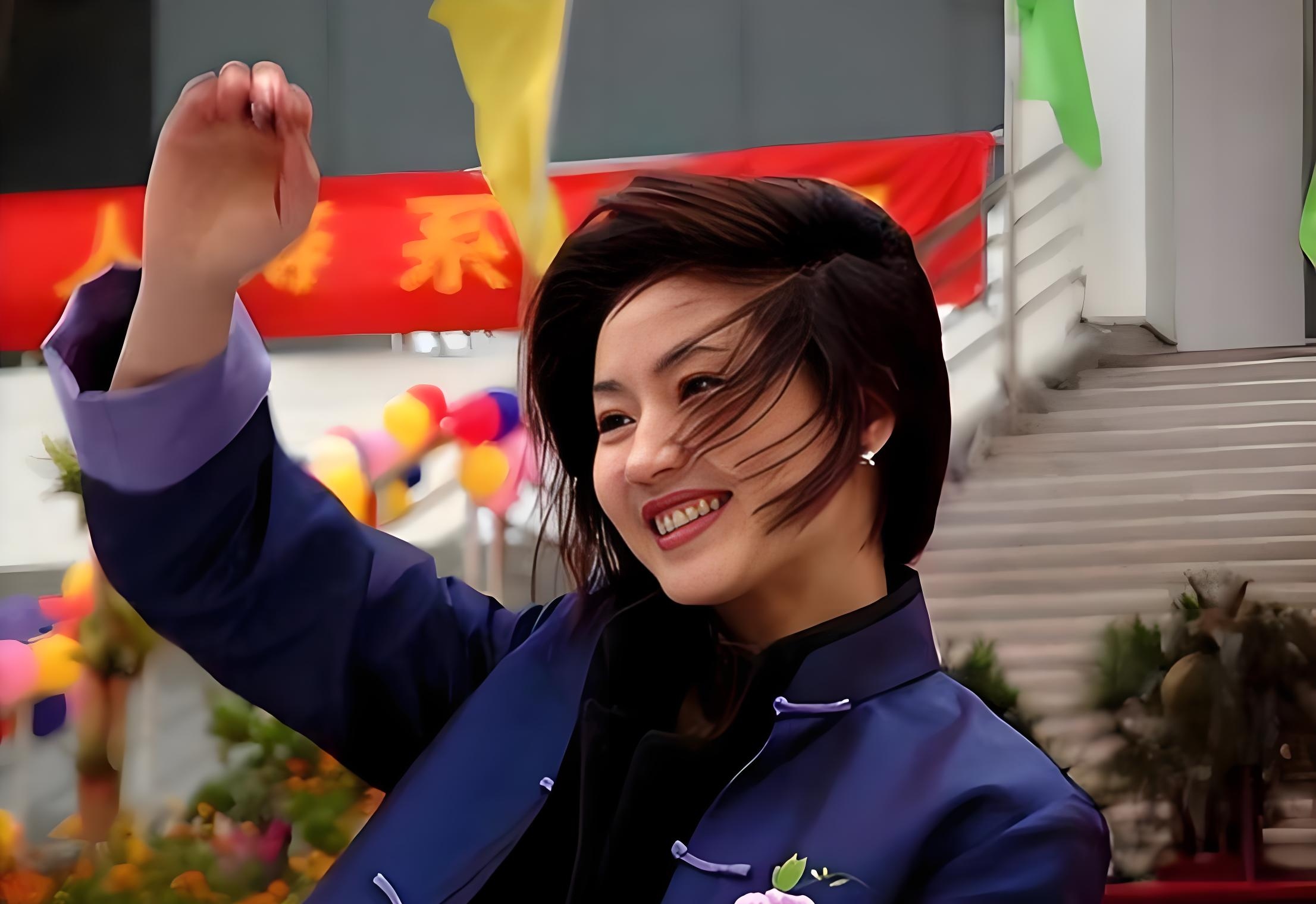 藏得太深了!王小丫前男友是名导,前夫地产大亨,现任身份更惊人