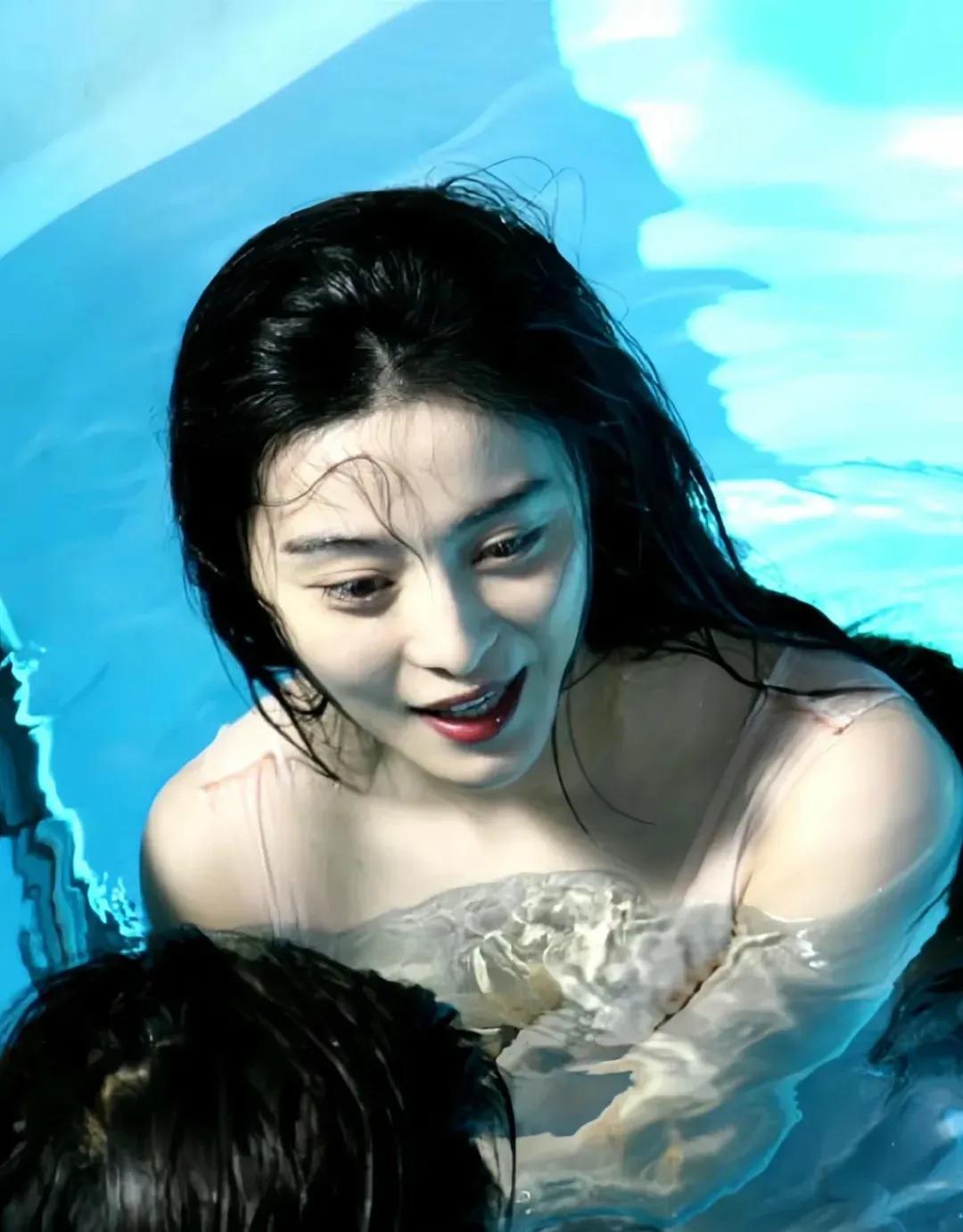 范冰冰早期泳装照片被曝光,素颜出镜身材好气质佳