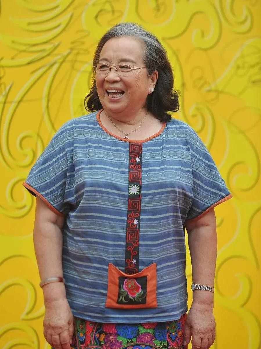 89岁李明启罕见现身清真寺!围着盖头精神倍好,原来她是回族的