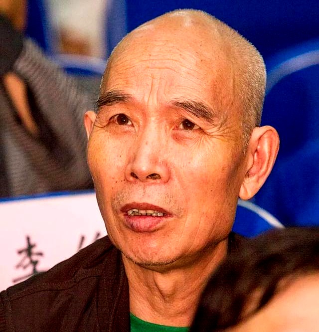 赵本山和喜剧大师李伯清重聚,烟不离手面色红润,状态都挺好的