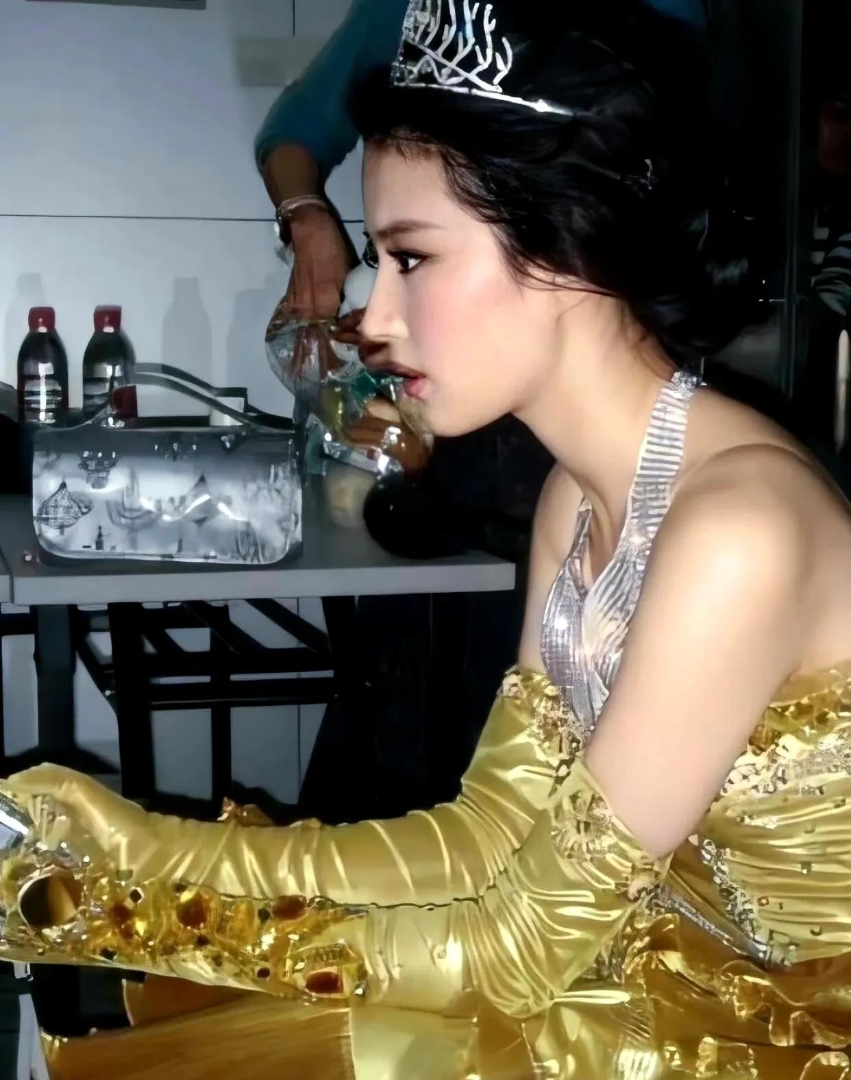 同样是金鹰女神刘亦菲遇上赵丽颖,身材在气质面前,根本不值一提