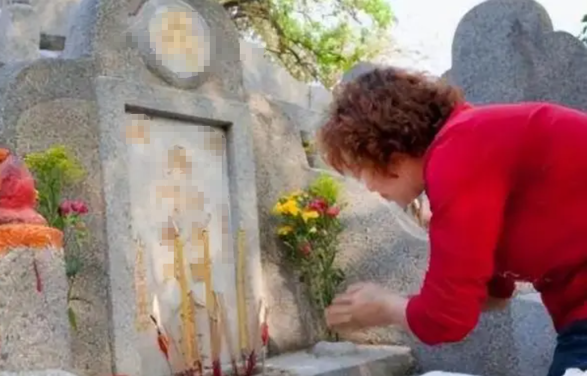 包含为什么说女儿上坟越来越穷的词条 包含为什么说女儿上坟越来越穷的词条