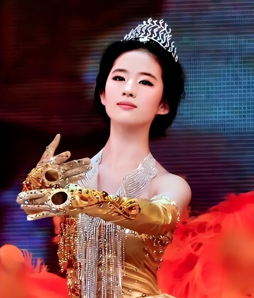 同样是金鹰女神,把刘亦菲和赵丽颖放一起,才知道谁更胜一筹