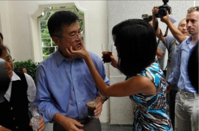 美国首任华人州长骆家辉,前妻是蓝妮的孙女,两人相守21年离婚