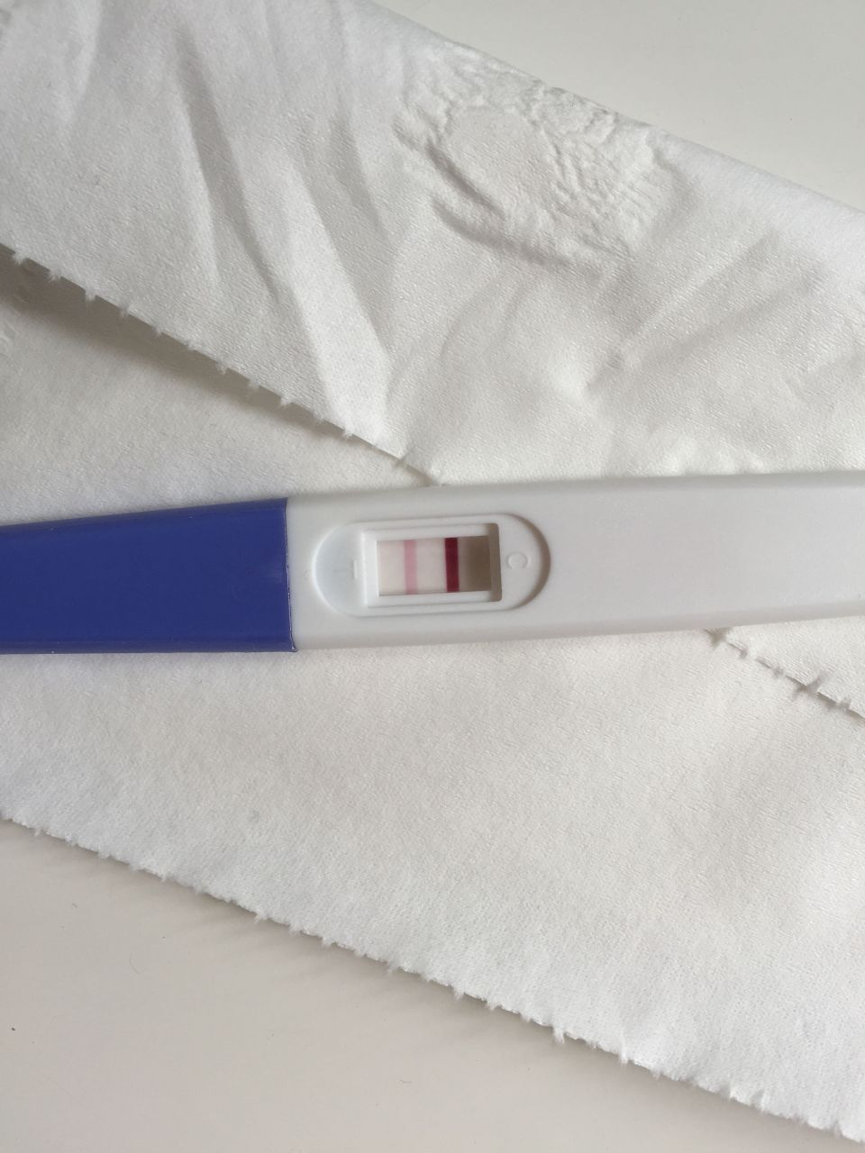 儿媳做13人年夜饭,小姑子却不准她上桌,婆婆见状一巴掌打过去