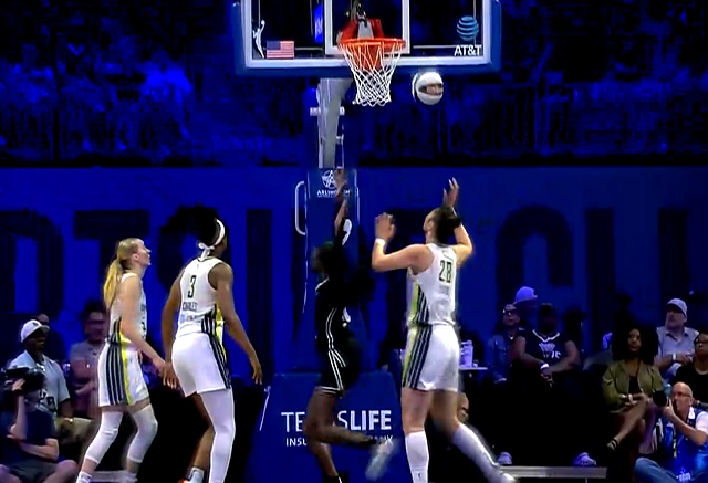WNBA新人表现如何？赛季初战报导聚焦