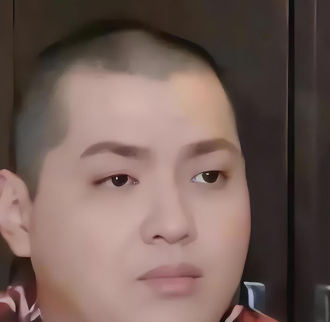 吴亦凡狱中现状,母亲曾求助成龙遭拒,生父引渡尝试未果